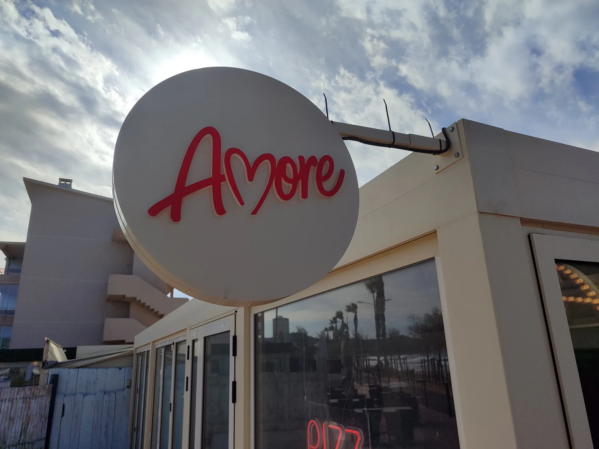 Enseigne drapeau Amore