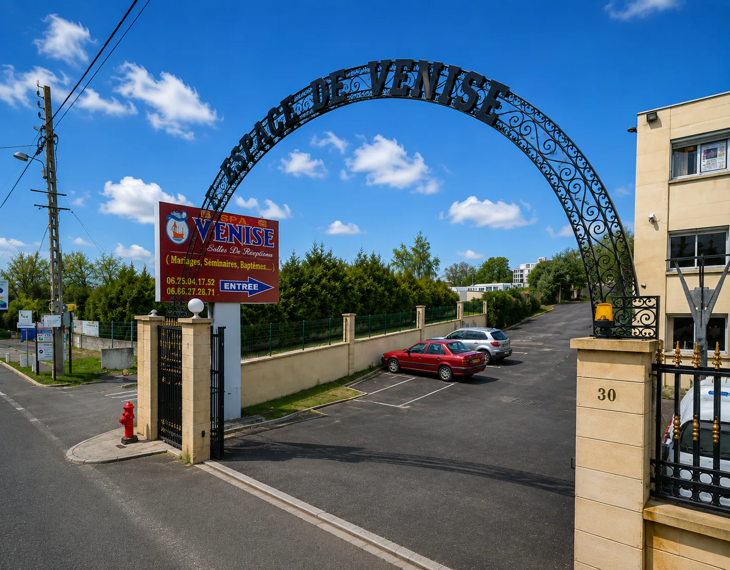 Entrée et signalétique Espace Venise